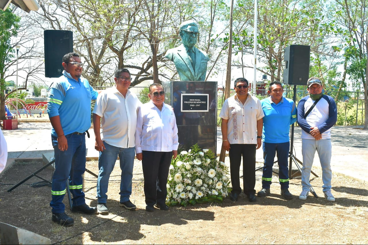 Exgobernador de Campeche encabeza ceremonia por el natalicio de Fidel Velázquez, destacando sus logros sociales Exgobernador de Campeche encabeza ceremonia por el natalicio de Fidel Velázquez, destacando sus logros sociales