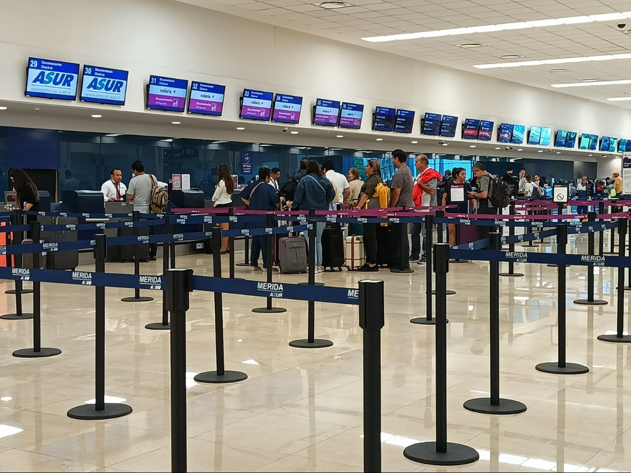 Hay buena afluencia de pasajeros en el aeropuerto de Mérida