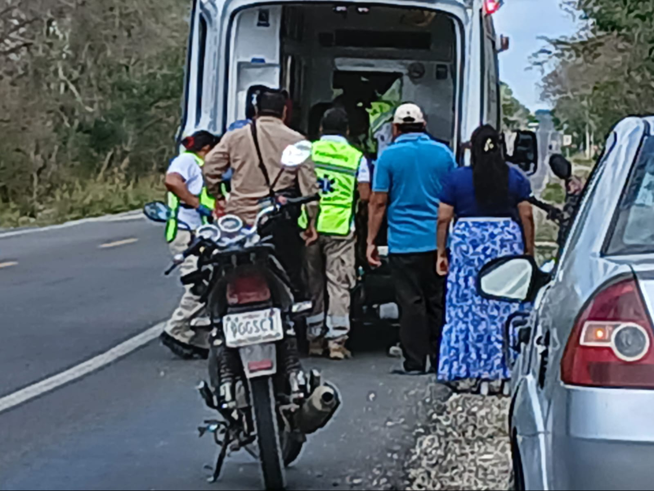 Un menor lesionado al volcar mototaxi sobre vía federal