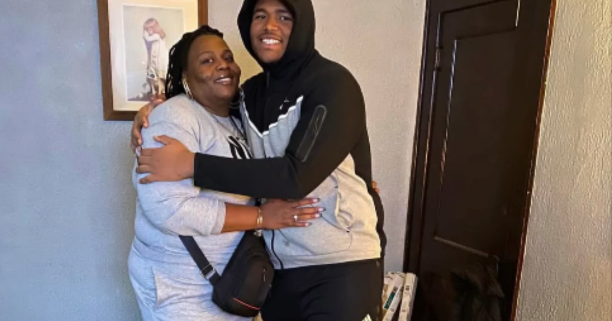 El ahora jugador de los Steelers pudo contarle a su mamá la gran noticia antes de morir