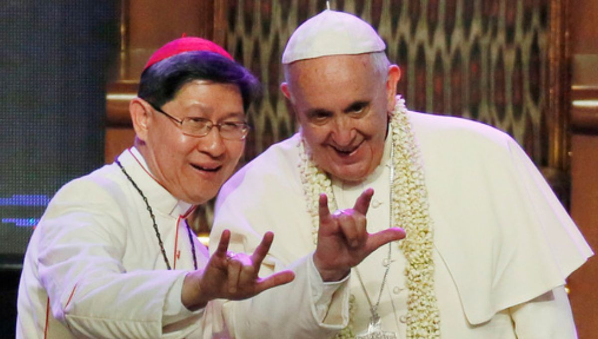 Luis Antonio Tagle (izquierda) ha sido un duro crítico de la rigidez eclesiástica Luis Antonio Tagle (izquierda) ha sido un duro crítico de la rigidez eclesiástica