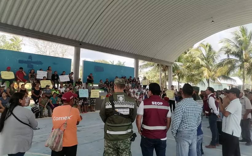 Sedena debe reparar más de 38 kilómetros que pertenecen a las comunidades de Nicolás Bravo y Tres Garantías Sedena debe reparar más de 38 kilómetros que pertenecen a las comunidades de Nicolás Bravo y Tres Garantías