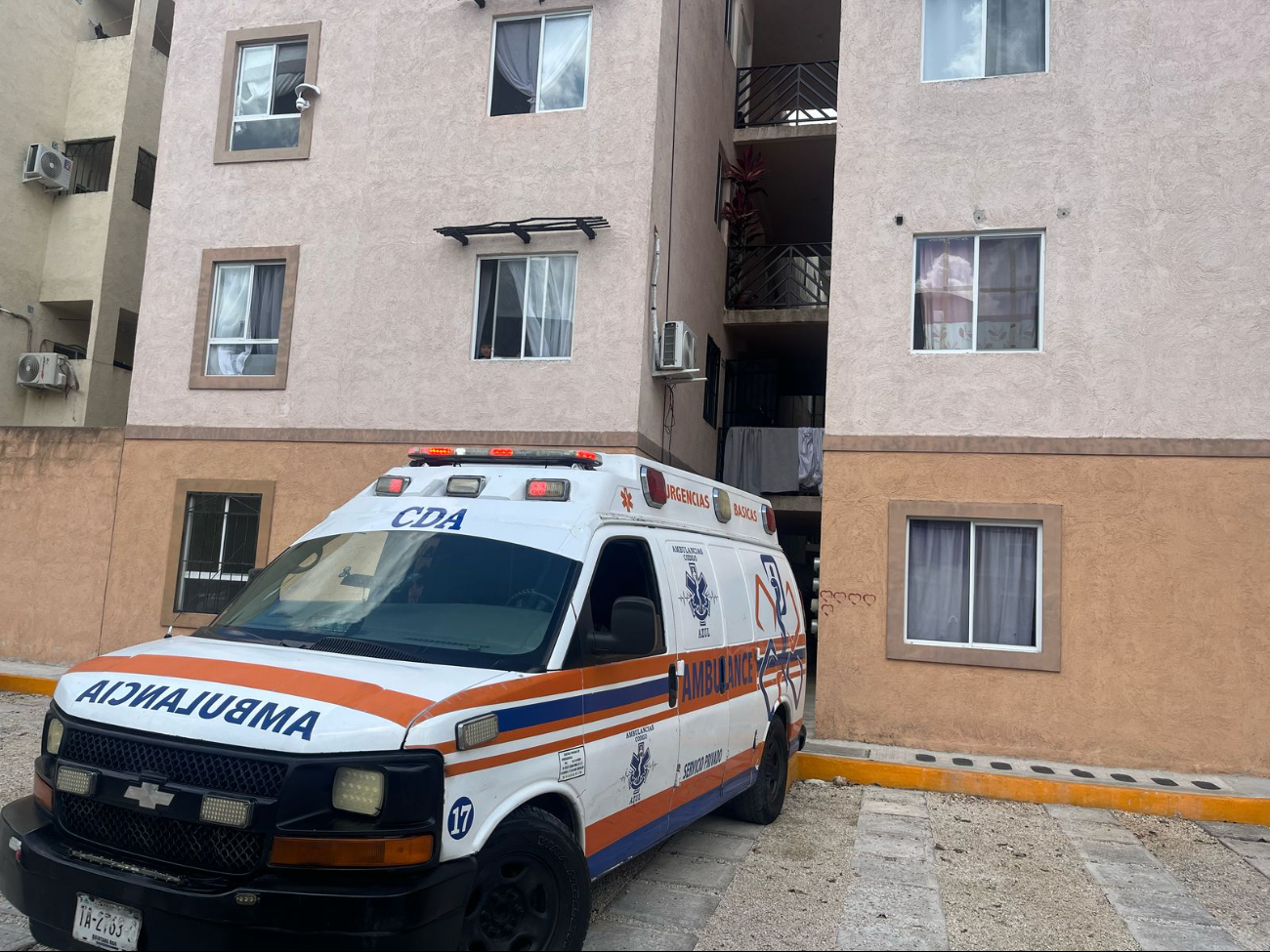 Bebé nace en su domicilio y es atendido por paramédicos