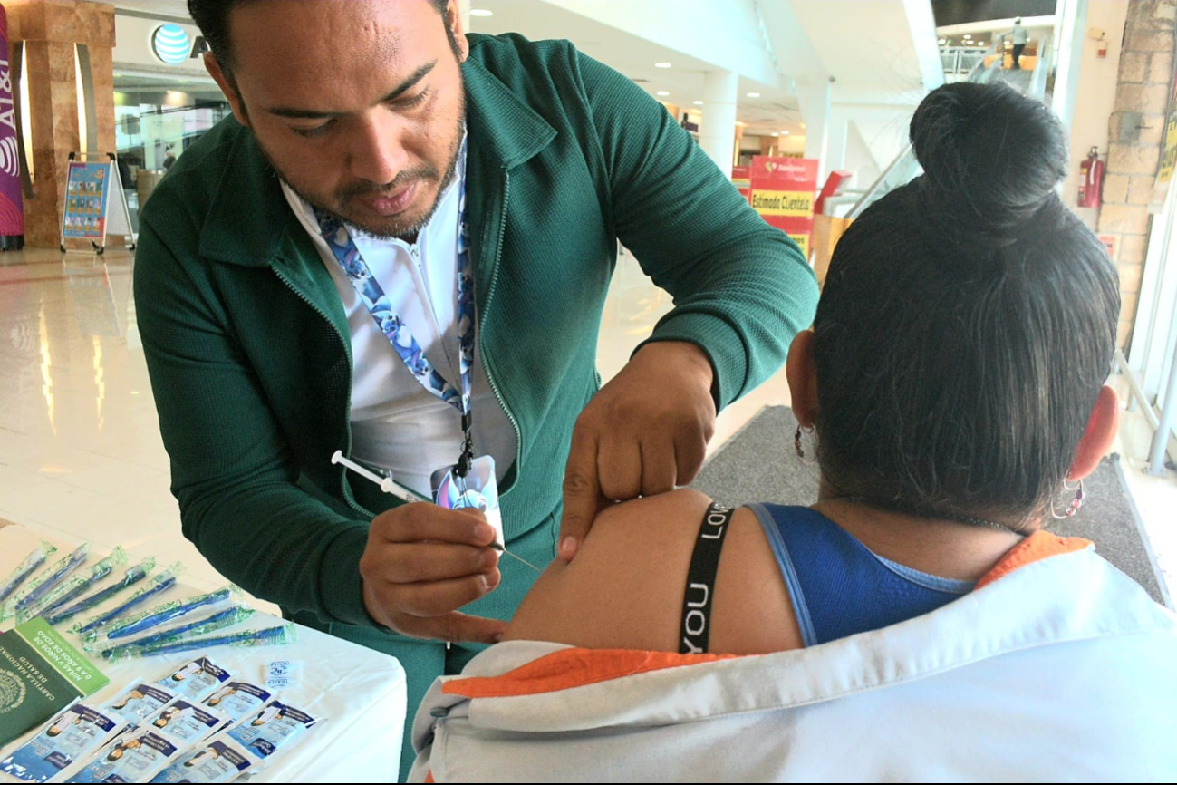 Campeche se une a la Campaña de Vacunación en las Américas con el lema "Vacunarse es Salud", impulsada por el Gobierno federal Campeche se une a la Campaña de Vacunación en las Américas con el lema "Vacunarse es Salud", impulsada por el Gobierno federal