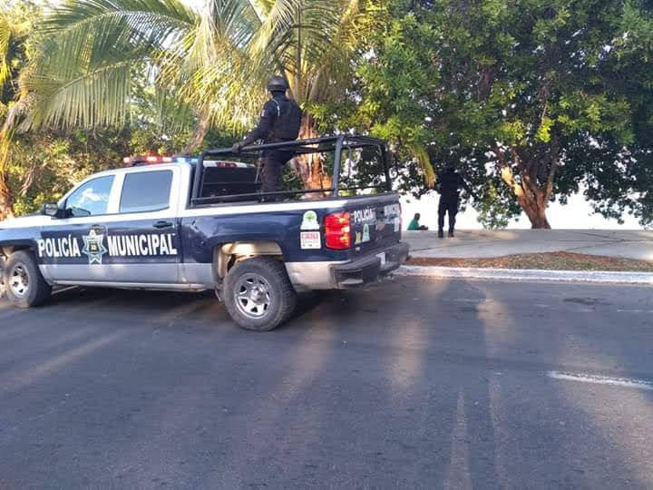 Hombre agrede a su esposa y escapa de las autoridades