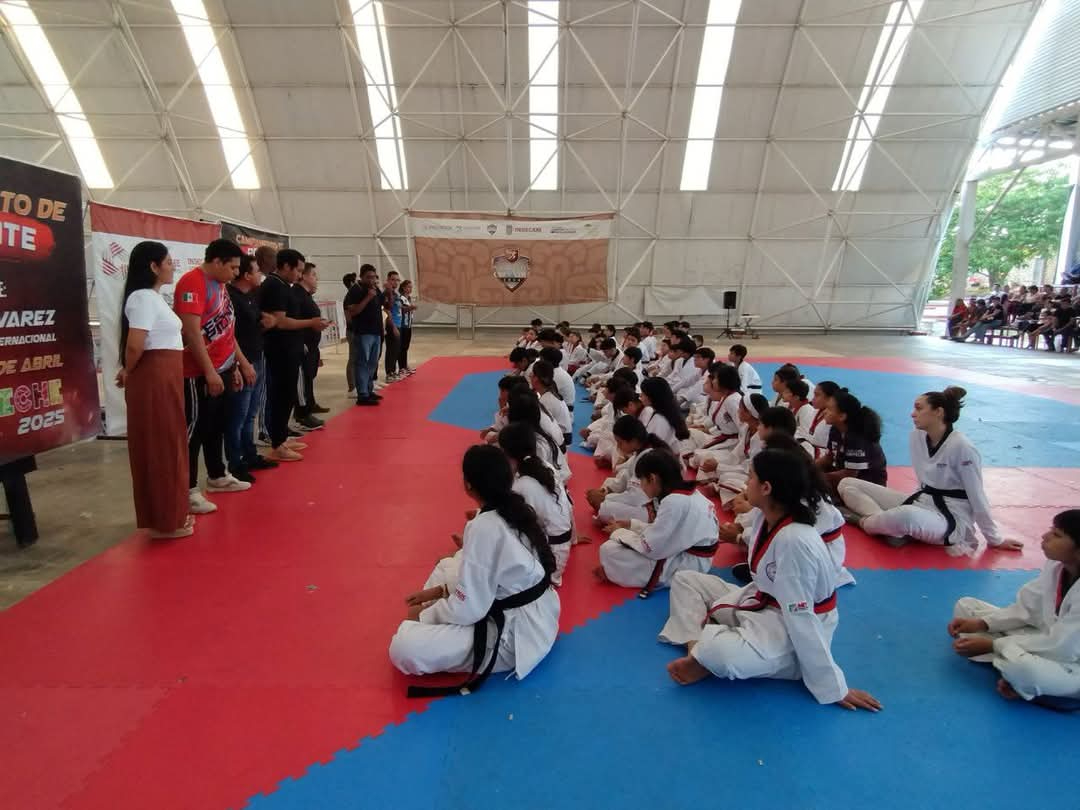 Reconocen a taekwondines campechanos tras exitoso campamento de Poomsae