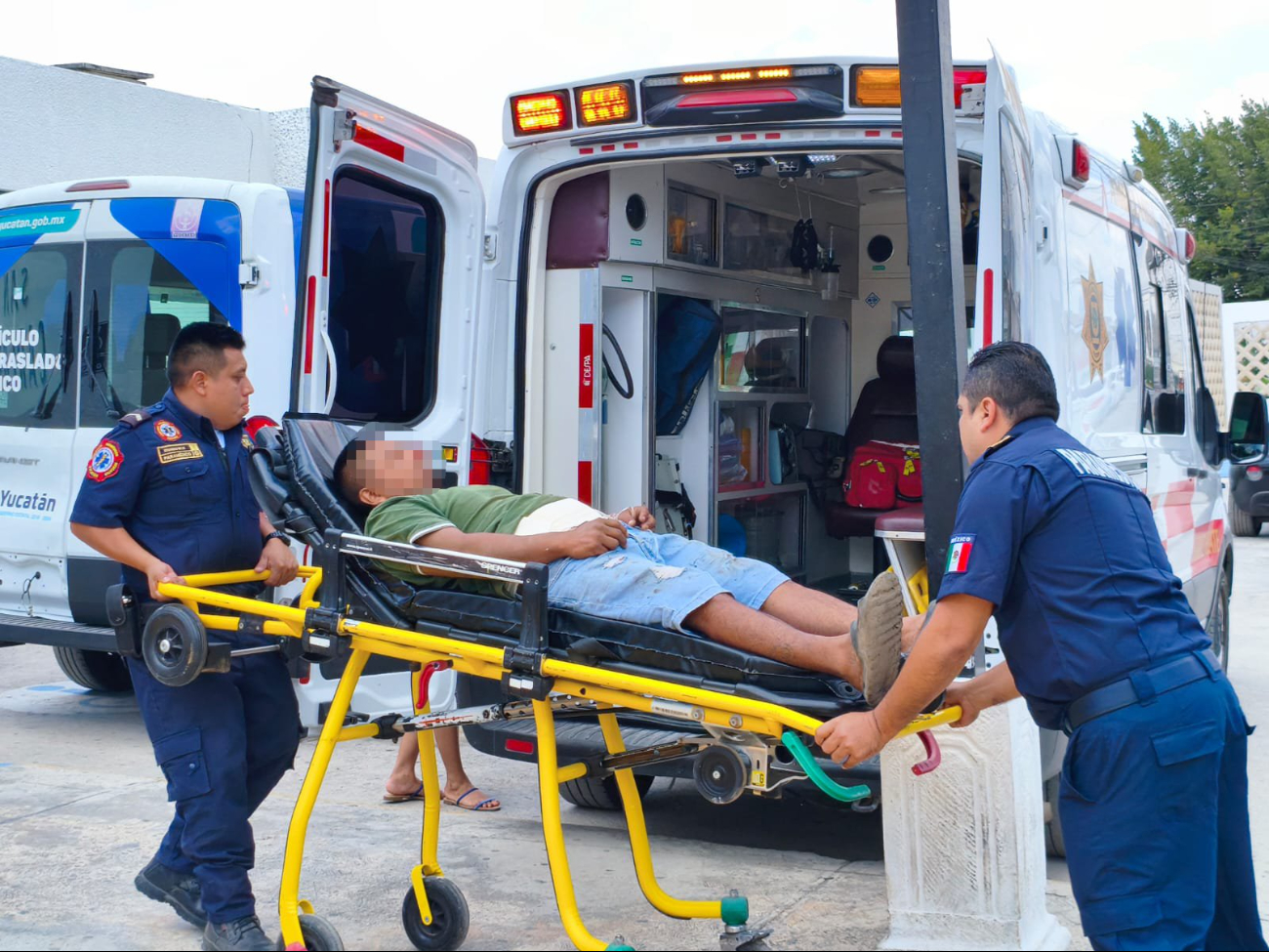 Paramédicos de la SSP se encargaron de trasladarlo al hospital San Carlos de Tizimín Paramédicos de la SSP se encargaron de trasladarlo al hospital San Carlos de Tizimín