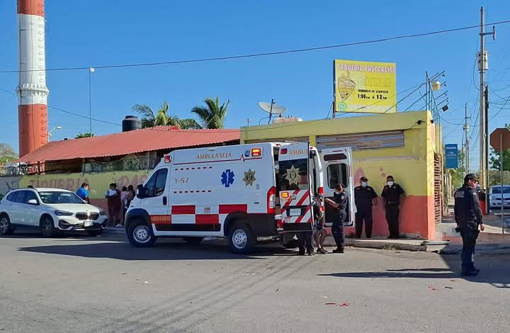 El conductor de un coche Spark propició un choque con un Elantra y tras el golpe, ambos se proyectaron contra un autobús del Va y Ven. El conductor de un coche Spark propició un choque con un Elantra y tras el golpe, ambos se proyectaron contra un autobús del Va y Ven.