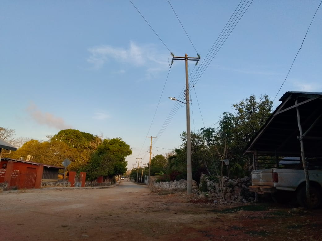 Incendios dejan sin luz a Los Chenes Incendios dejan sin luz a Los Chenes