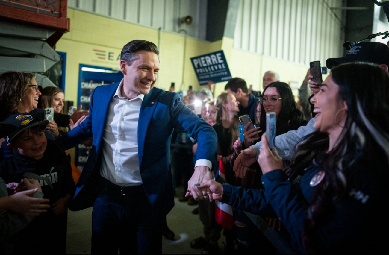 Poilievre tiene posturas que lo asemejan al conservador Donald Trump Poilievre tiene posturas que lo asemejan al conservador Donald Trump