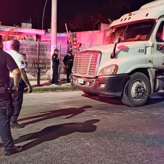 Detienen a conductor de tráiler por presunto  homicidio de motociclista  en Chetumal