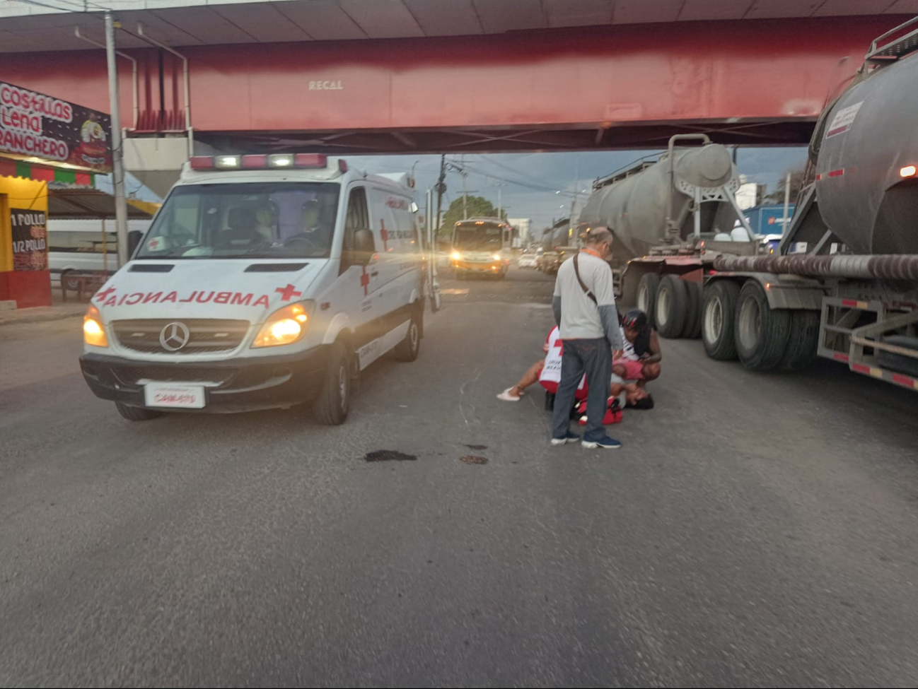 Accidente en la avenida Justo Sierra Méndez deja una mujer lesionada Accidente en la avenida Justo Sierra Méndez deja una mujer lesionada
