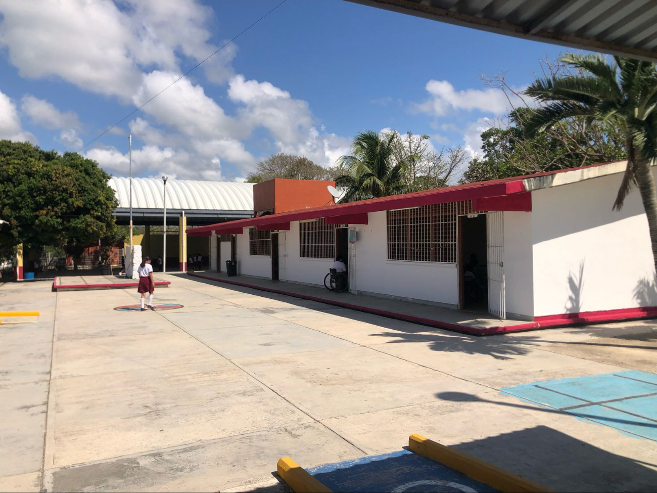 Alumnos de Chetumal regresaron a clases hoy lunes 28 de abril