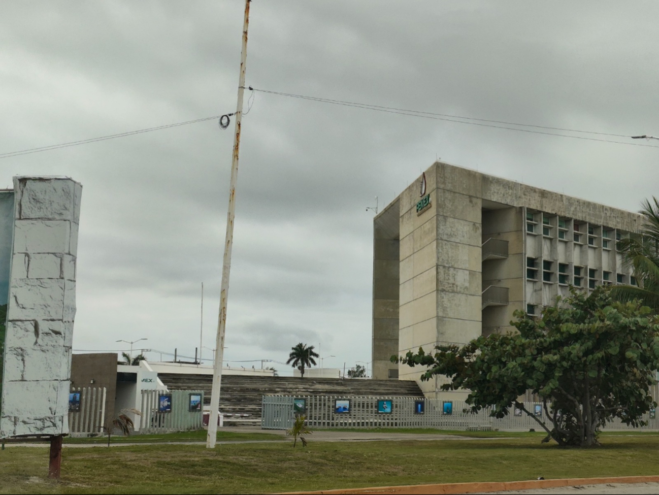 La falta de pago de Pemex ha causado cientos de demandas laborales y despidos de trabajadores administrativos y operativos La falta de pago de Pemex ha causado cientos de demandas laborales y despidos de trabajadores administrativos y operativos