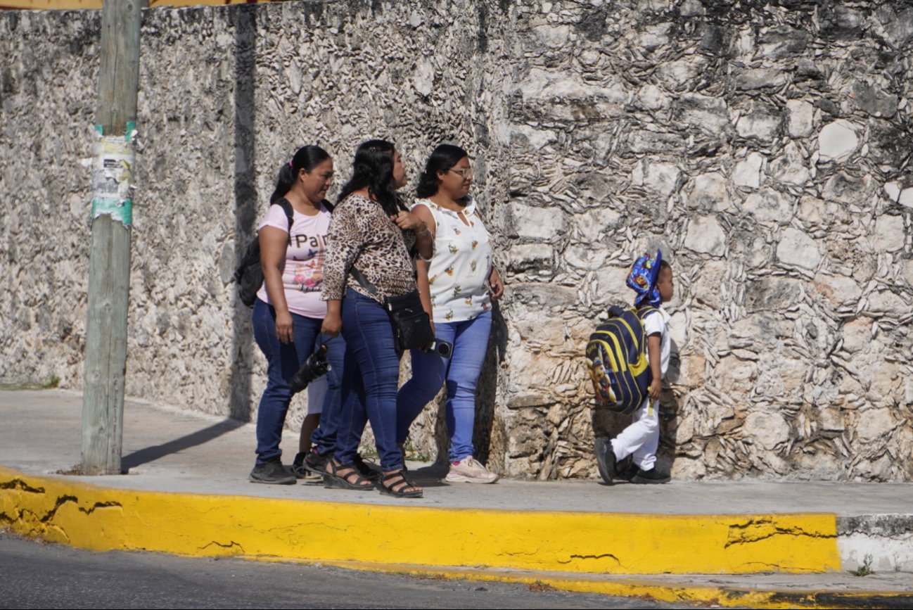 Entre bostezos y mochilas, más de 270 mil alumnos regresan a clases en Campeche 