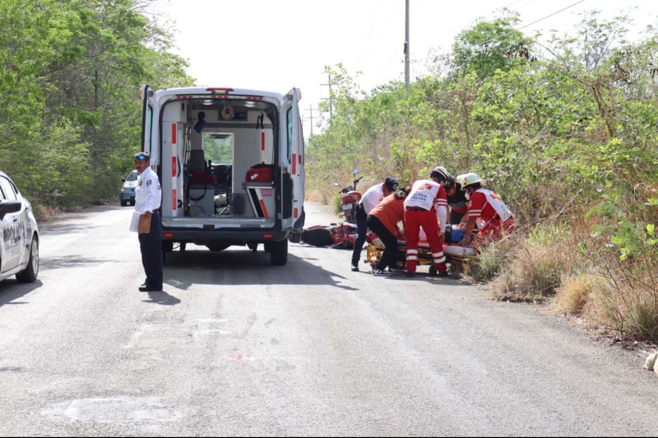 Borrego provoca accidente en Calkiní; joven motociclista sufre serias lesiones