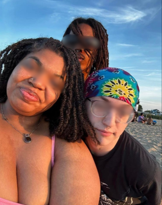 Supuesta última foto de Alejandro con sus amigas en Cancún Supuesta última foto de Alejandro con sus amigas en Cancún