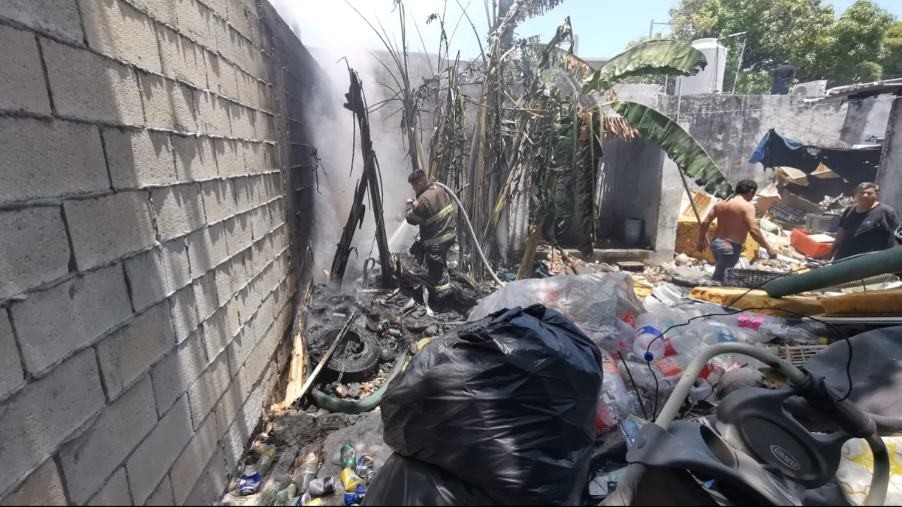 Vecinos alertaron sobre humo denso y pidieron apoyo a los números de emergencia Vecinos alertaron sobre humo denso y pidieron apoyo a los números de emergencia