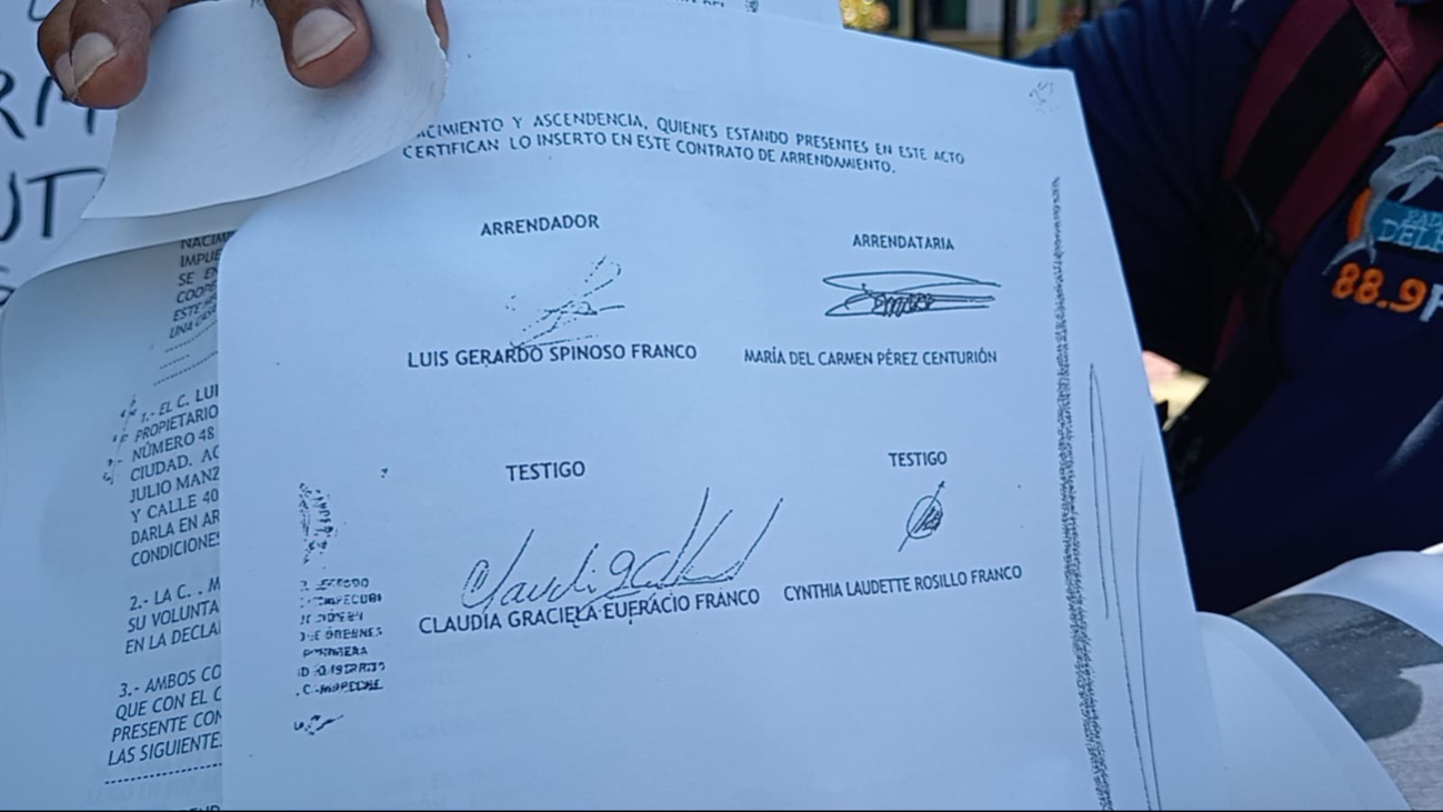 Acusa a dos abogados de usar un documento apócrifo para transferir la posesión a otra persona Acusa a dos abogados de usar un documento apócrifo para transferir la posesión a otra persona