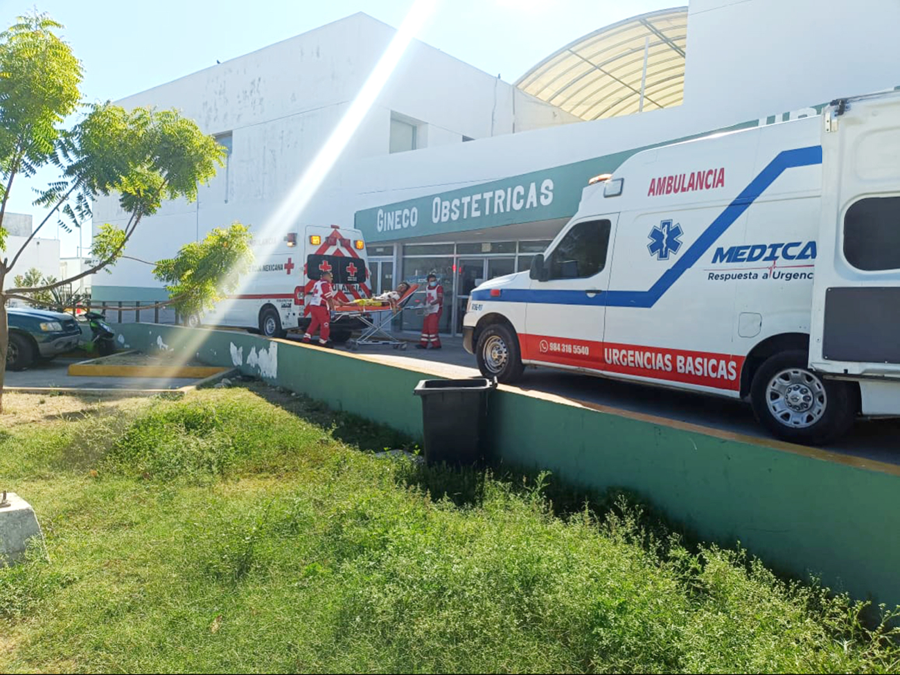 El hombre, identificado como Yosmar, fue trasladado por una ambulancia particular al hospital general, localizado en la colonia Ejido El hombre, identificado como Yosmar, fue trasladado por una ambulancia particular al hospital general, localizado en la colonia Ejido