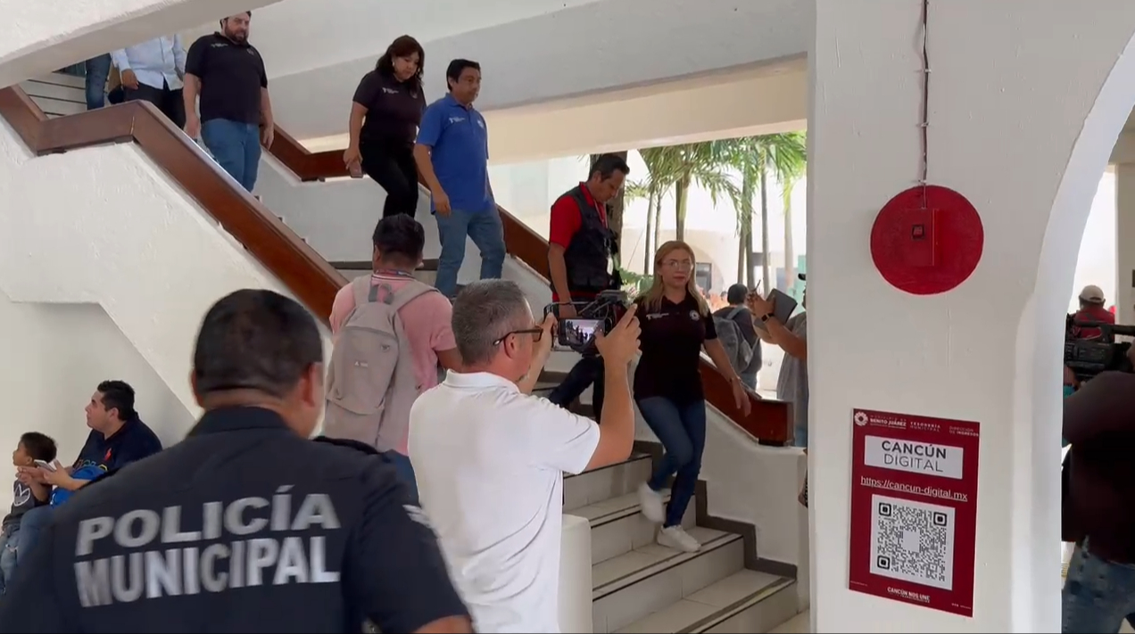Realizan simulacro de incendio en el Ayuntamiento de Benito Juárez