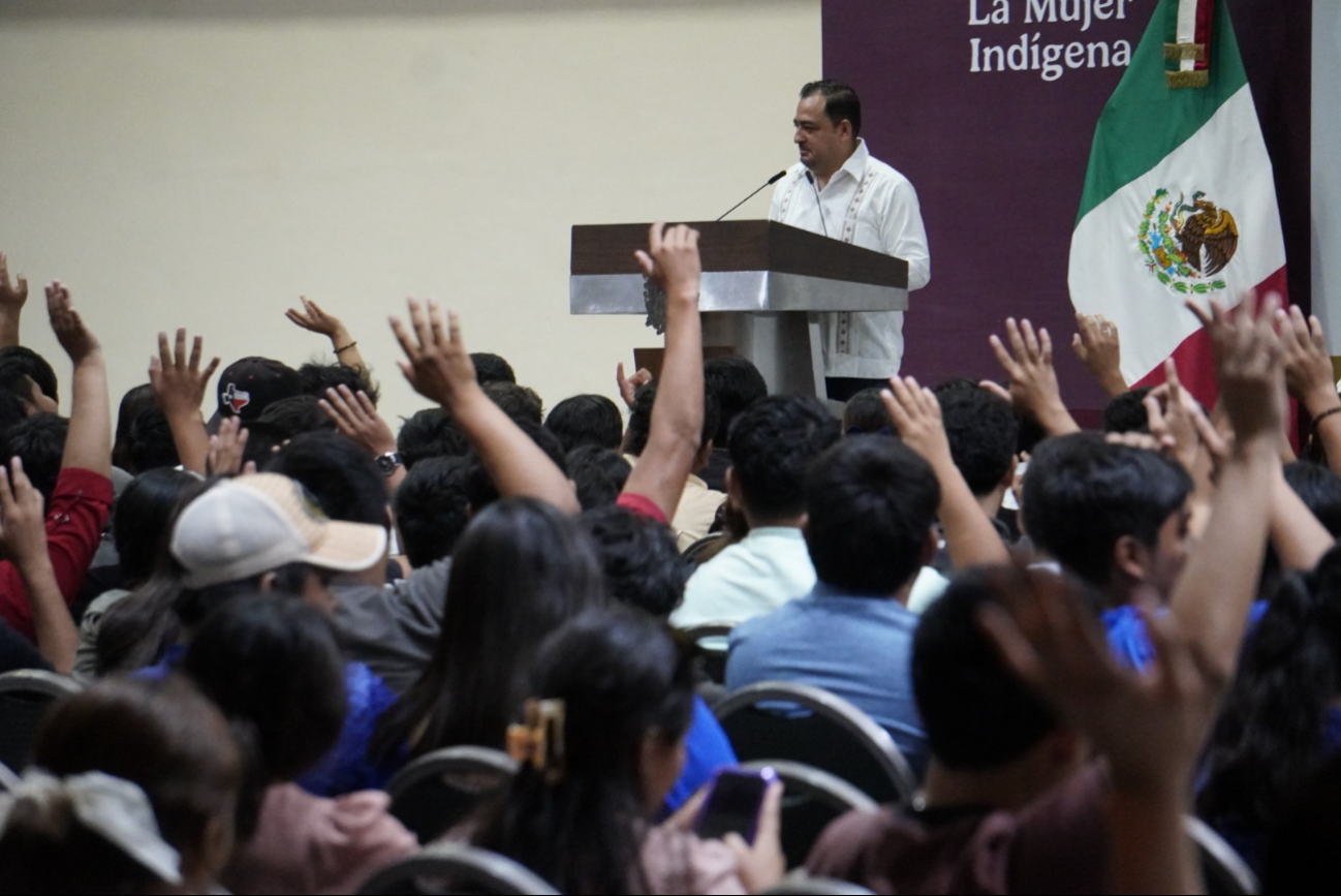 Más de mil estudiantes campechanos reciben becas “Jóvenes Escribiendo el Futuro”