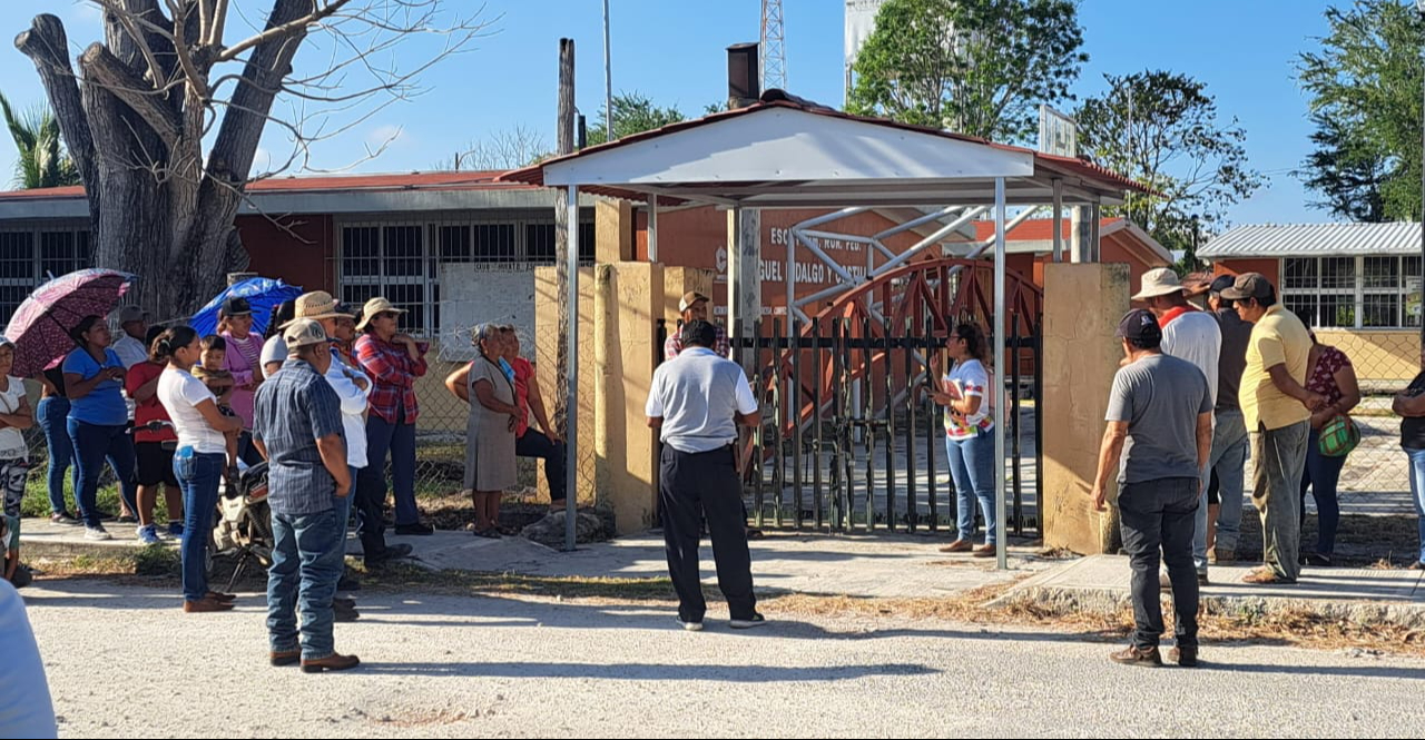 Padres de familia denunciaron que desde hace cuatro años inició la construcción y luego la abandonaron
