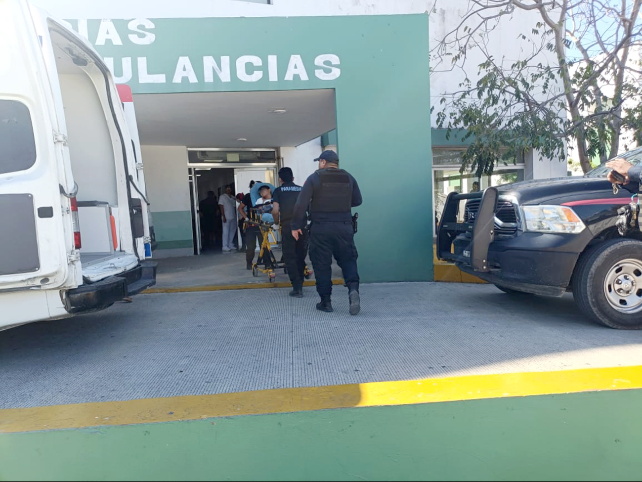 Por la fuerza y trayectoria del proyectil, la víctima sufrió fractura del brazo izquierdo Por la fuerza y trayectoria del proyectil, la víctima sufrió fractura del brazo izquierdo