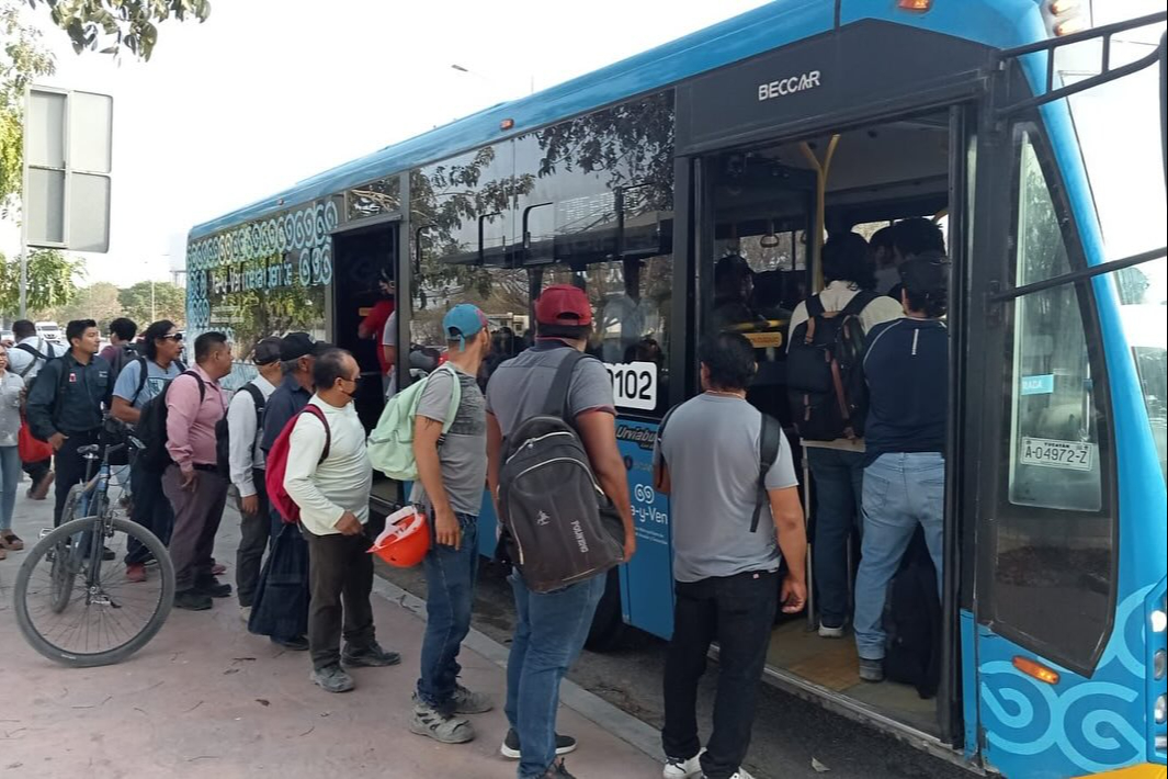 Usuarios aseguran que algunos choferes no dan paradas aunque haya gente esperando