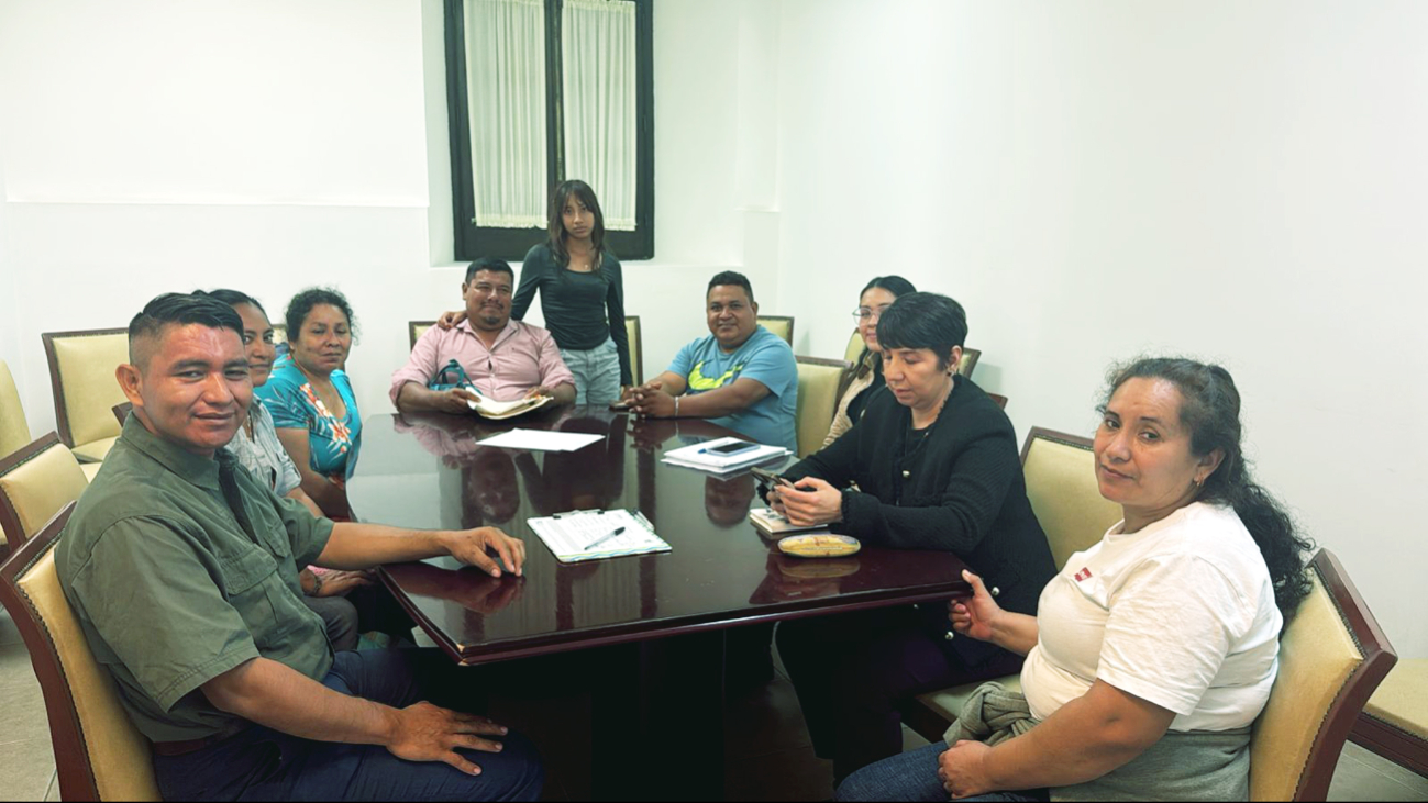 Adriana Contreras Vera, directora de la Secretaría de Atención Ciudadana, recibió a un grupo y escuchó las inquietudes