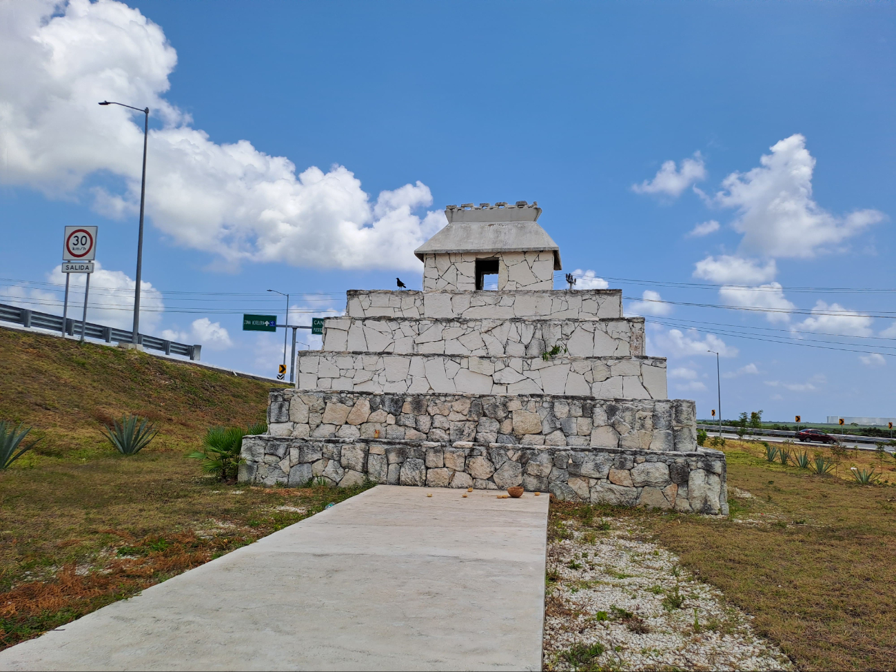 Conoce la  pirámide de los aluxes en Cancún  y su peculiar historia detrás de su construcción
