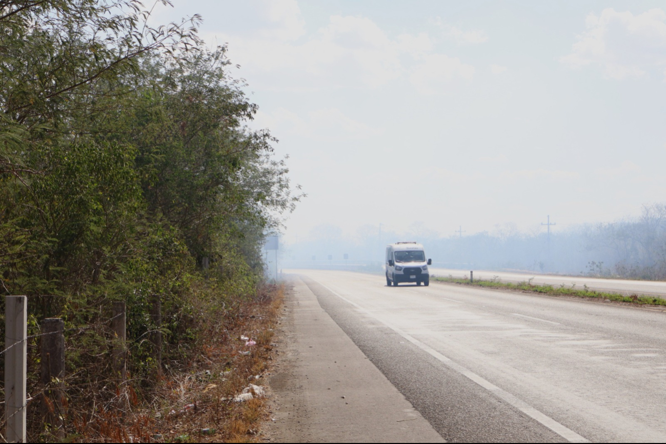 Los incendios continúan activos en las carreteras cercanas a Mérida Los incendios continúan activos en las carreteras cercanas a Mérida