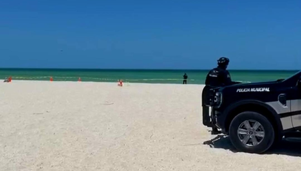 Abuelita muere frente a la estatua de Poseidón en Progreso