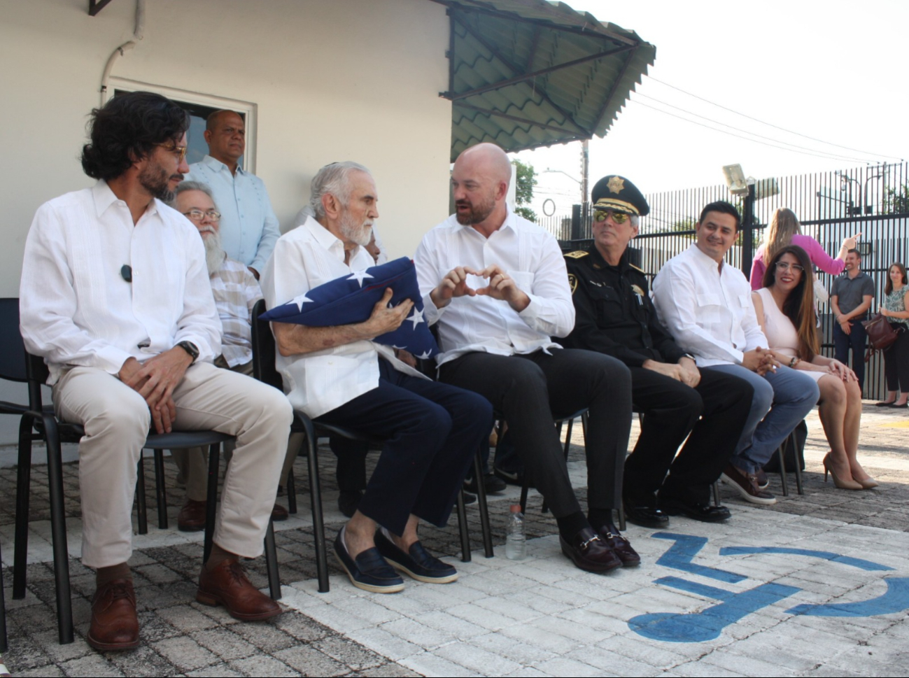 Thomas agradeció al Gobierno del Estado de Yucatán, a la Secretaría de Seguridad Pública y al Ayuntamiento de Mérida por el respaldo brindado al consulado Thomas agradeció al Gobierno del Estado de Yucatán, a la Secretaría de Seguridad Pública y al Ayuntamiento de Mérida por el respaldo brindado al consulado