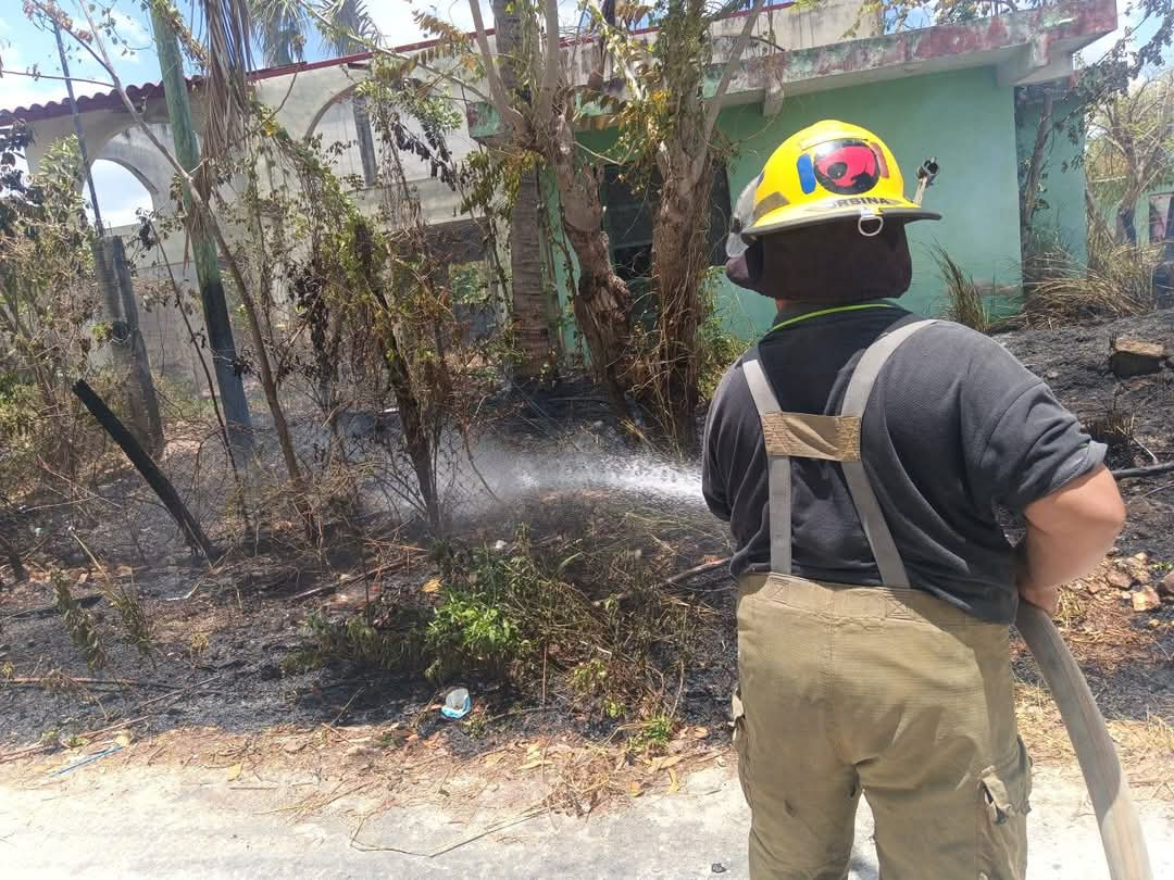 Conato de incendio por quema de basura en Escárcega alarma a vecinos