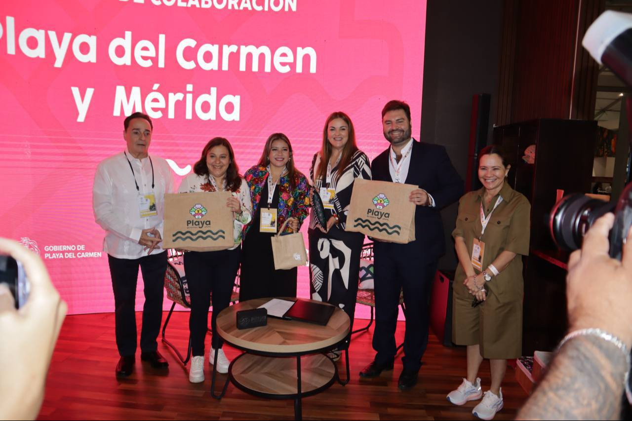 En el Tianguis Turístico 2025, el Ayuntamiento firma acuerdos con Playa del Carmen y Viva Aerobus