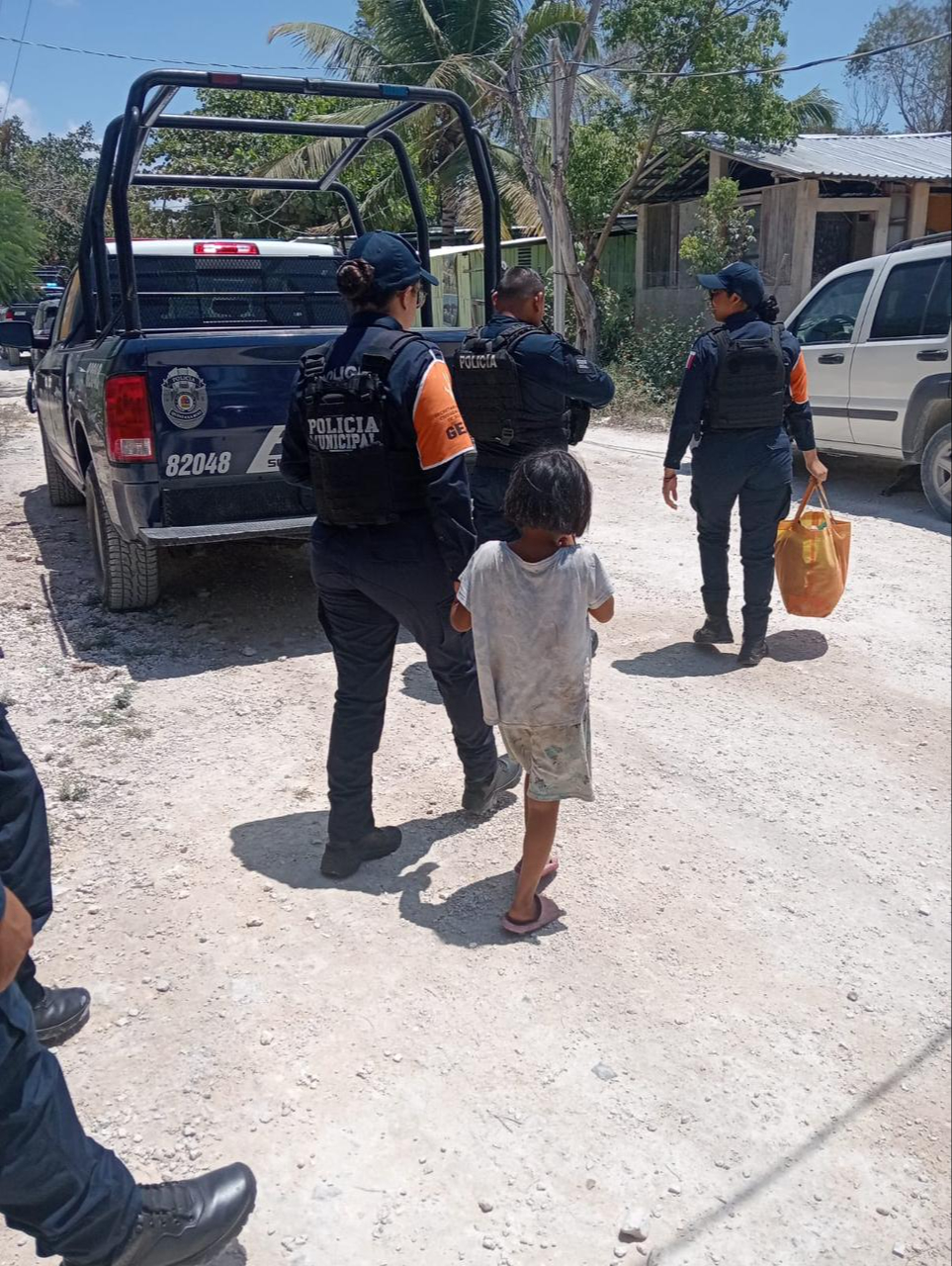 Menor encontrada deambulando sola en calles de Las Torres en Playa del Carmen, permanece en el DIF