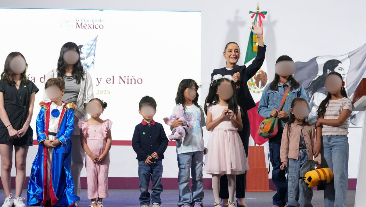 La presidenta aprovechó la ocasión para anunciar que, a partir del próximo ciclo escolar, las becas del Bienestar se extenderán también a nivel primaria La presidenta aprovechó la ocasión para anunciar que, a partir del próximo ciclo escolar, las becas del Bienestar se extenderán también a nivel primaria