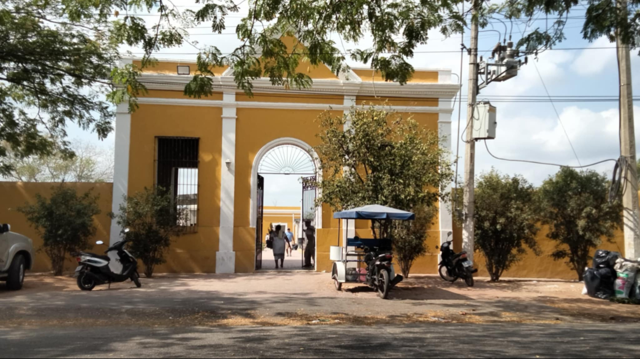 Los vecinos escucharon a la mujer gritar por ayuda en el cementerio de Acanceh Los vecinos escucharon a la mujer gritar por ayuda en el cementerio de Acanceh