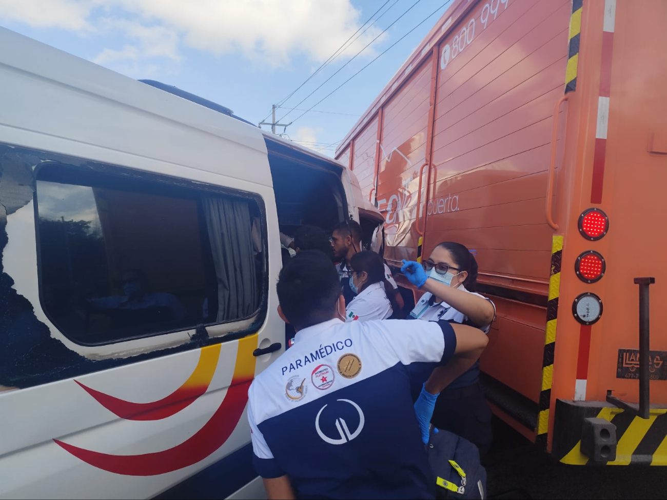 Accidente  en carretera federal 307 frente a Puerto Morelos deja cuatro lesionados: VIDEO