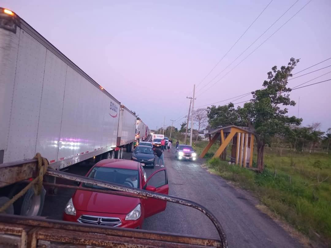 Bloqueo en la carretera 180 de Nuevo Progreso: Pobladores exigen energía eléctrica