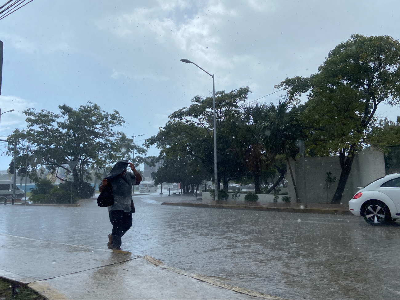 Debido al mal clima, se recomienda a la población el salir con precauciones debido al pronostico