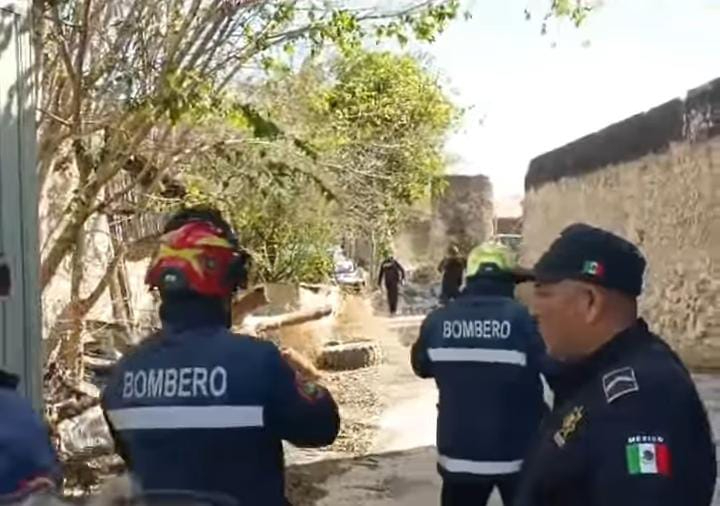 En el barrio de Santiago, al parecer, un volquete impactó la estructura hecha de mampostería