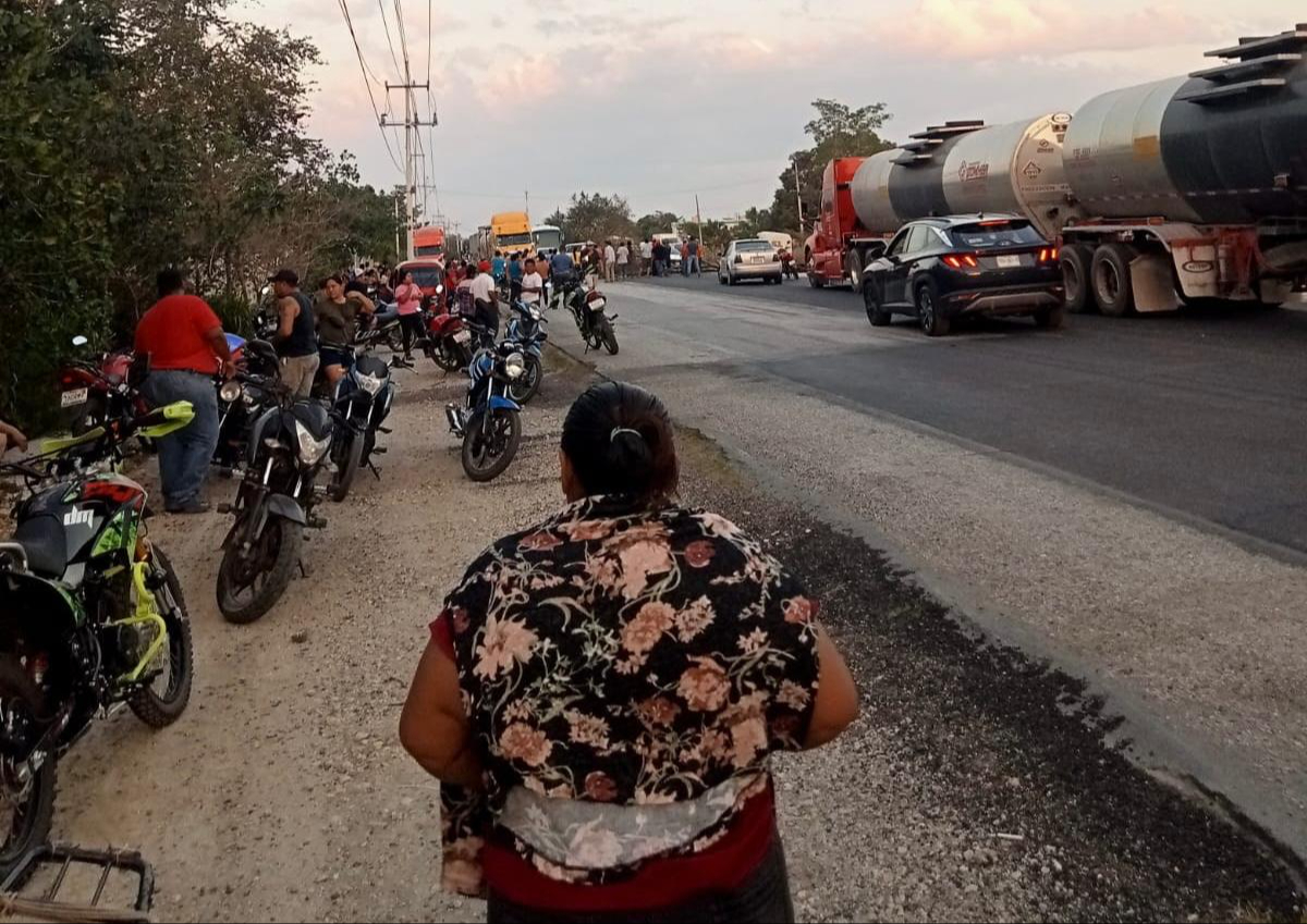 La acción dejó varados a cientos de conductores en la Península de Atasta, generando enfrentamientos entre manifestantes y afectados La acción dejó varados a cientos de conductores en la Península de Atasta, generando enfrentamientos entre manifestantes y afectados