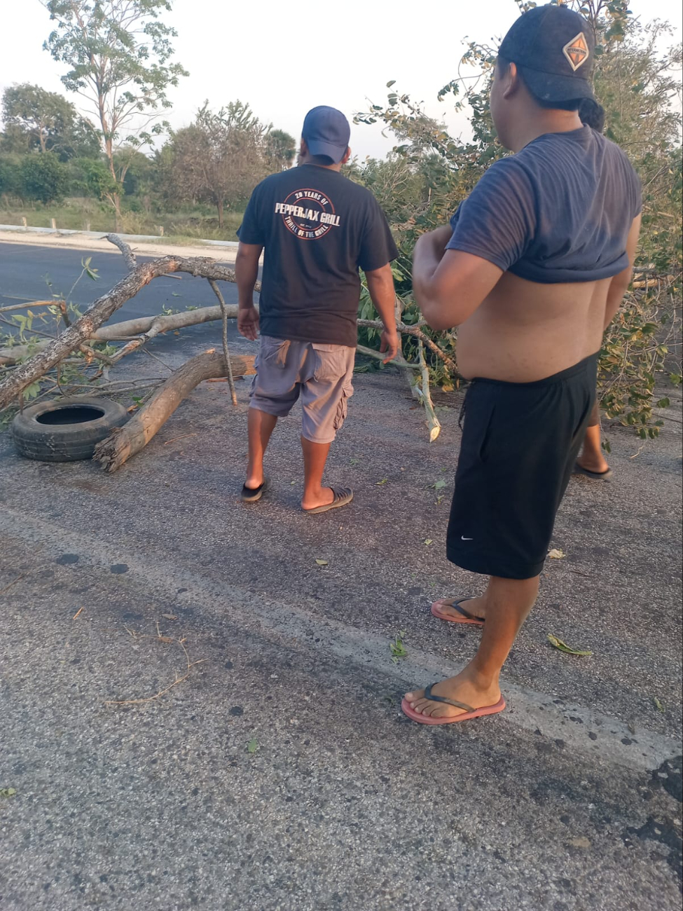 Los pobladores exigieron atención de las autoridades de la CFE, señalando que la región sufre apagones y variaciones de voltaje