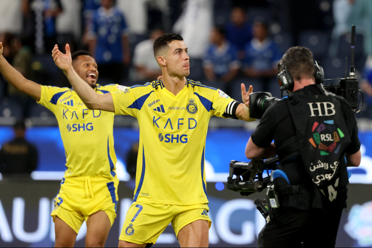 Cristiano se exhibe ante Al Hilal: Golazo y penal para acercar a Al Nassr a la cima 