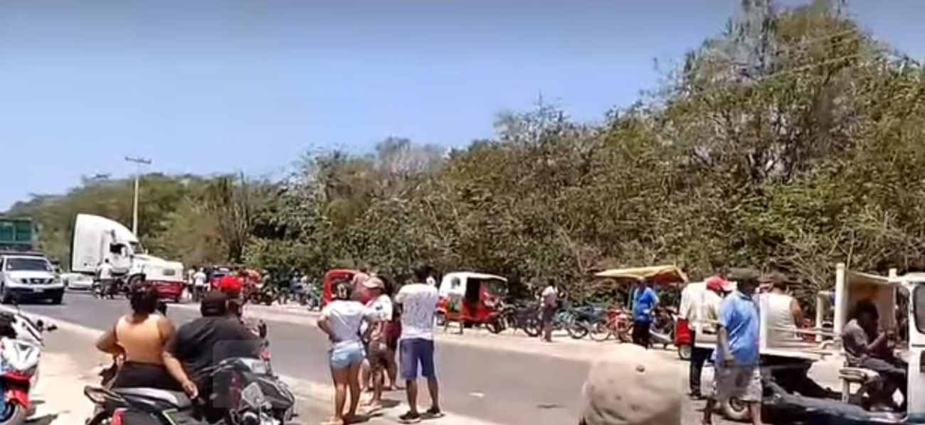 Habitantes de Nuevo Progreso y San Antonio Cárdenas mantienen el bloqueo de la carretera federal 180 hasta recibir un compromiso tangible de la CFE