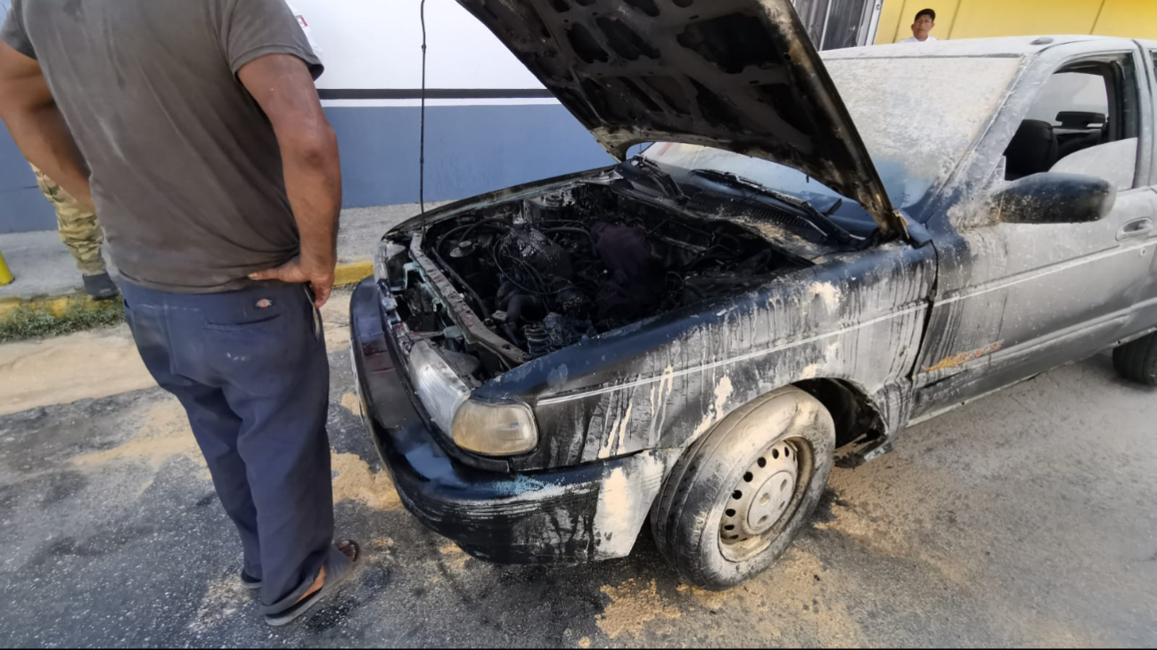 Los cuerpos de emergencia lograron contener las llamas para que no se calcinara por completo. Los cuerpos de emergencia lograron contener las llamas para que no se calcinara por completo.