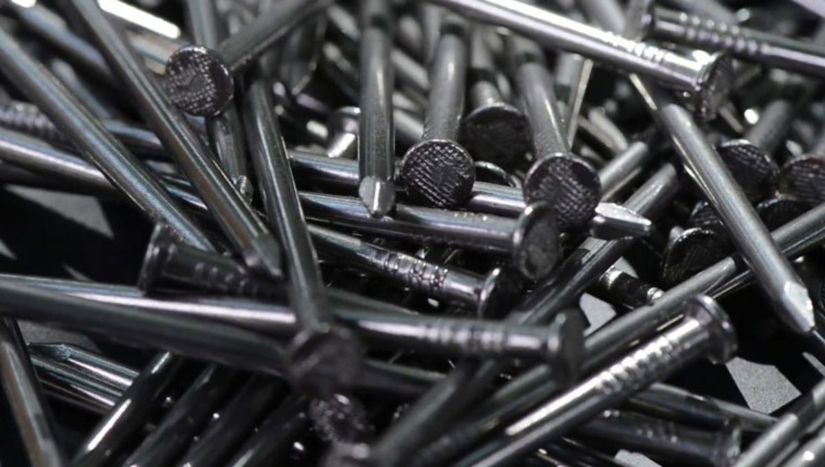 México impone aranceles temporales a clavos de acero chinos por prácticas desleales