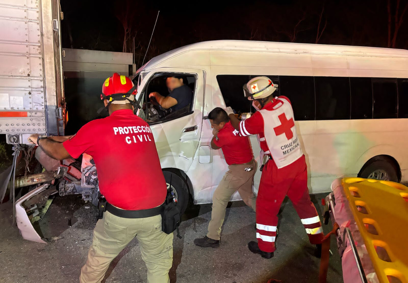 Fuerte accidente en carretera federal 307 deja una persona lesionada de gravedad